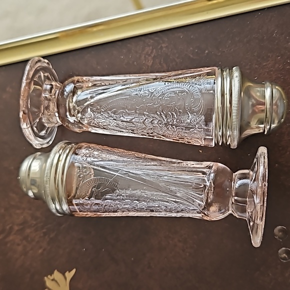 SOLD   Royal Lace Pattern Pink Depression Glass Salt and Pepper Shakers Set - Picture 5 of 9